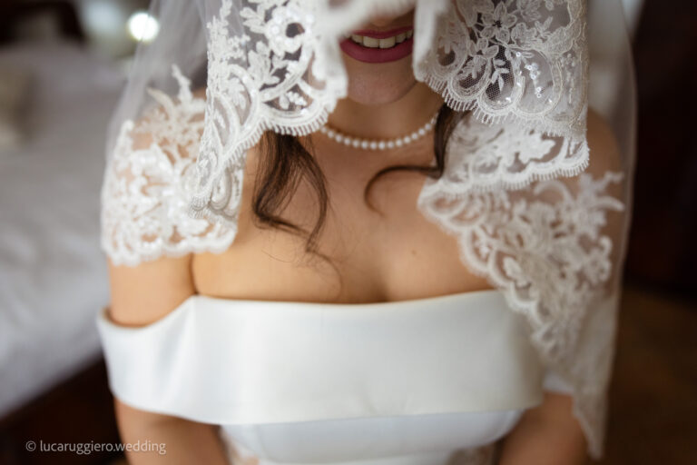 Sposa con il velo fotografia Luca Ruggiero